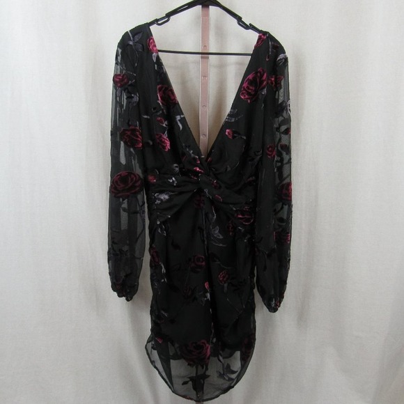 NWT Majorelle XL Revolve Ava Deep V Dress in Black Floral Red Roses Velvet - Picture 3 of 8